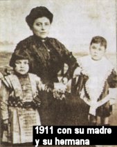 1911 con su madre y su hermana