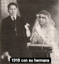 1918 con su hermana
